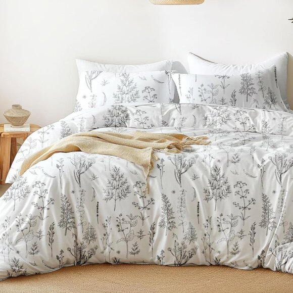 Other - White Flowers 3 Pieces Bedding Set